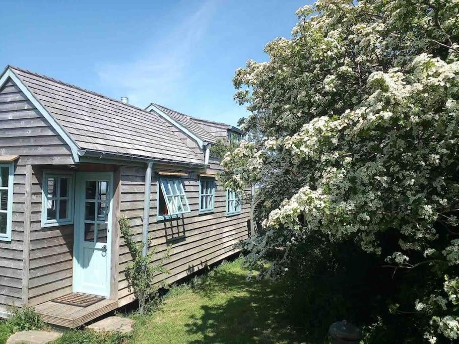 Вилла Tiny House On Isolated Farm By The Cornish Coast Буде Экстерьер фото