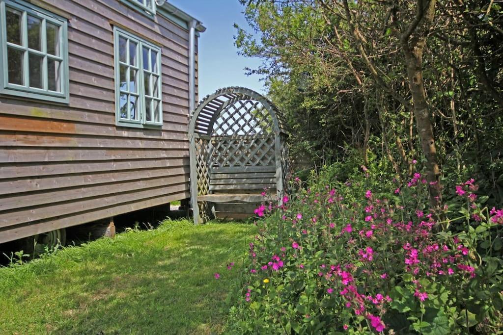 Вилла Tiny House On Isolated Farm By The Cornish Coast Буде Экстерьер фото